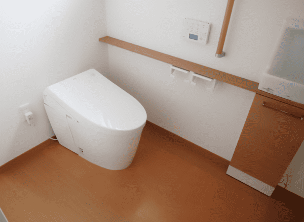 【栃木市】洋式・和式・小便器に分かれていたトイレをひとつにまとめ、広く使いやすい空間へトイレリフォーム
