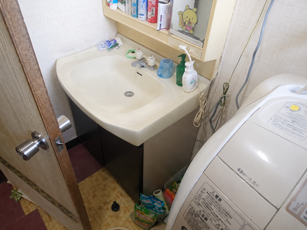 脱衣室の洗面化粧台