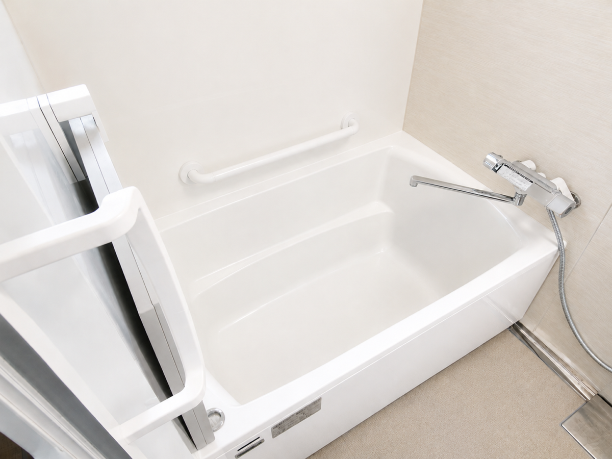 【小山市】寒さが気になるタイル床の浴室を、暖かく快適なユニットバスへリフォーム
